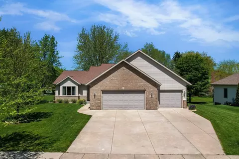 808 Chickadee Dr, Cambridge, WI 53523