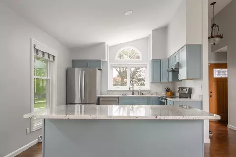 2813 Maple View Dr, Madison, WI 53719