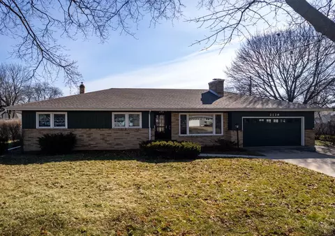 2128 S Hawthorne Park Dr, Janesville, WI 53545