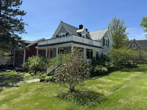 112 Maiden St, Mineral Point, WI 53565
