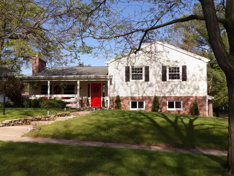 51 Campus Ln, Janesville, WI 53545