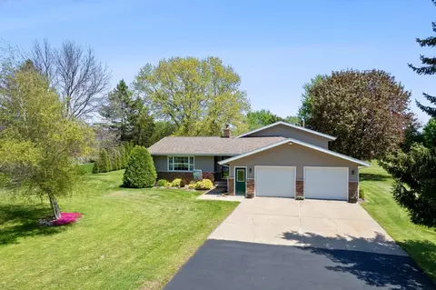 7192 Birchwood Dr, Sauk City, WI 53583