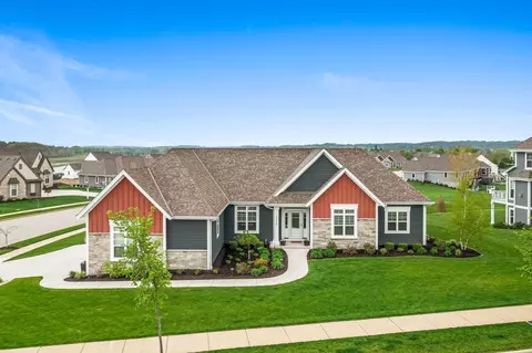 1305 Mohican Trl, Waukesha, WI 53189