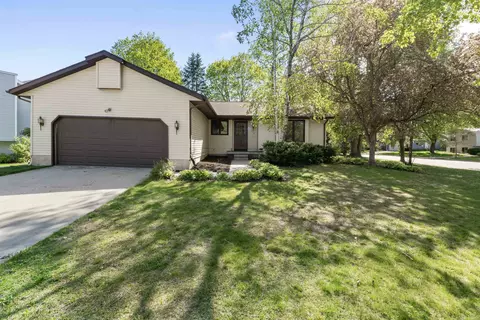 1000 Castle Dr, Sun Prairie, WI 53590