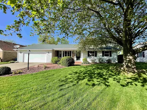 4253 Wilshire Ln, Janesville, WI 53546