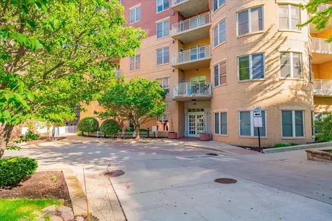 360 W Washington Ave #1213, Madison, WI 53703