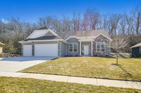 160 Valle Tell Dr, New Glarus, WI 53574