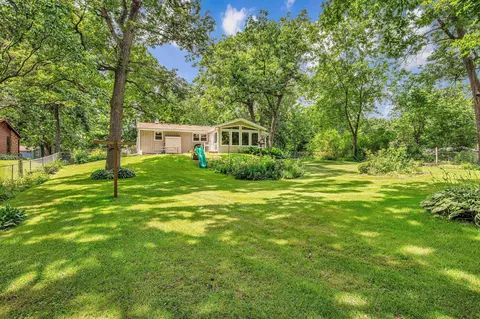 1524 Forest Gln, Oregon, WI 53575
