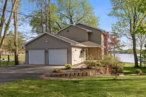 1340 E Hiawatha Dr, Wisconsin Dells, WI 53965