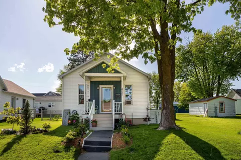 415 N Randolph St, Cuba City, WI 53807