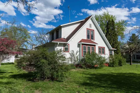 208 E Main St, Coloma, WI 54930