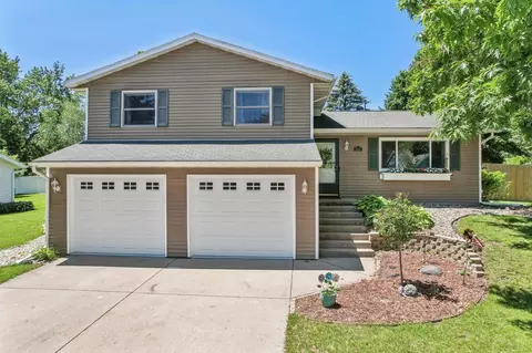 1015 S Holiday Dr, Waunakee, WI 53597