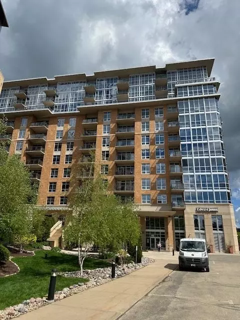 625 N Segoe Rd #906, Madison, WI 53705