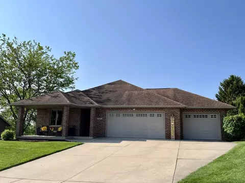 3721 Falcon Ridge Dr, Janesville, WI 53548