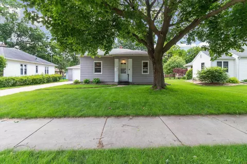 412 Hillcrest Dr, Sun Prairie, WI 53590