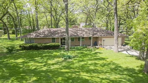 2368 Tara Ct, Beloit, WI 53511