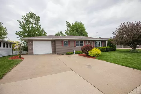 114 S School St, Cuba City, WI 53807