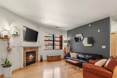 808 Williamson St #202, Madison, WI 53703