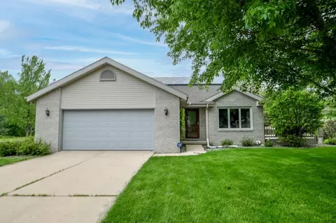3046 Yarmouth Greenway Dr, Fitchburg, WI 53711
