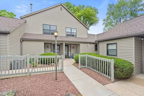 500 E Main St #3, Sun Prairie, WI 53590