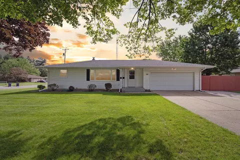 1240 N Lexington Dr, Janesville, WI 53545