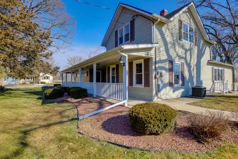 101 Oxford Ln, Cambridge, WI 53523