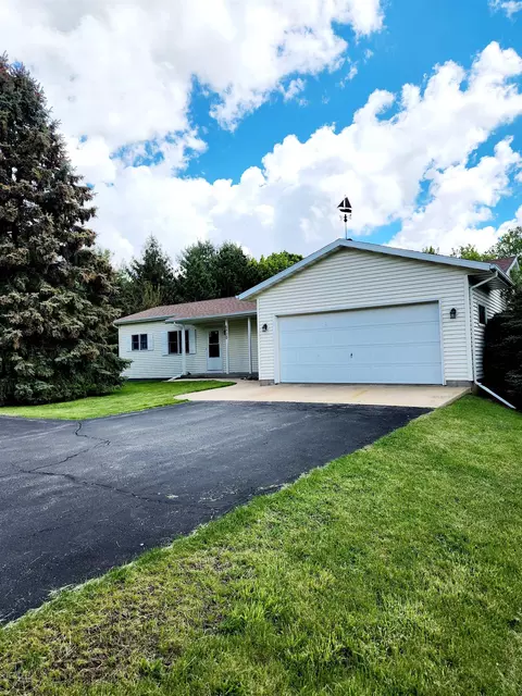 6900 N Francis Dr, Evansville, WI 53536