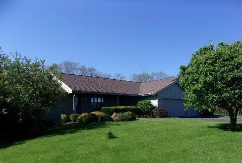 2535 W Glenmoor Ln, Janesville, WI 53545