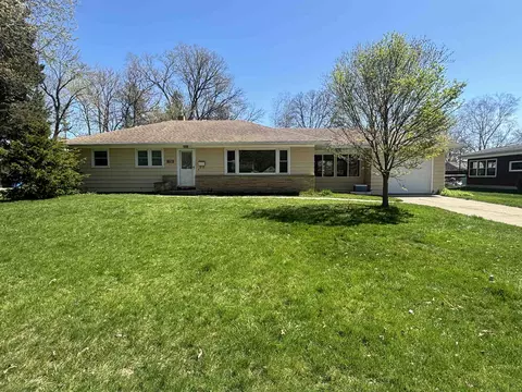 678 N Oak St, Oregon, WI 53575