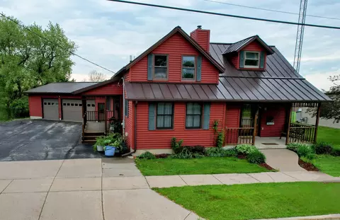 495 Broadway St, Platteville, WI 53818