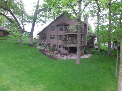 1515 Winchester Pl, Janesville, WI 53548