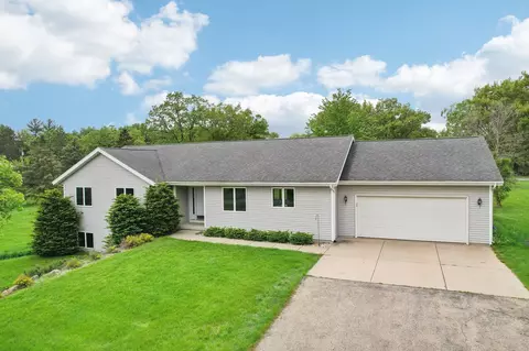 7413 Cedar Crest Dr, Sauk City, WI 53583