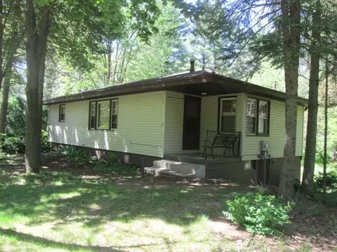 1196 Ember Ave, Adams, WI 53910