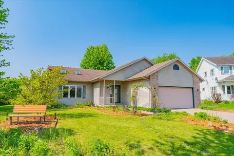 123 Emily Cir, Oregon, WI 53575