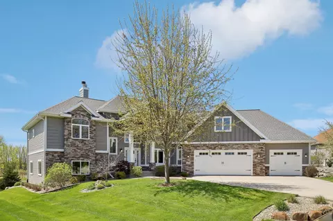 2279 Glen Oaks Cir, Cottage Grove, WI 53527