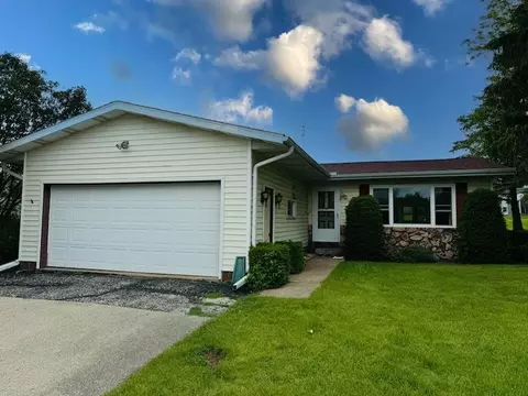 104 W Mineral St, Montfort, WI 53569