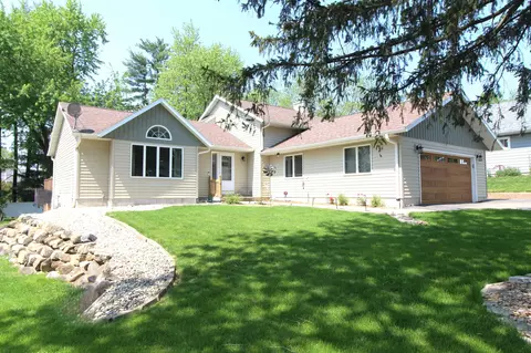 w9061 Lakeview Drive, Cambridge, WI 53523