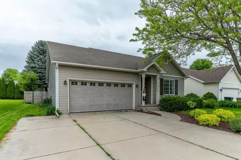 1126 Glacier Hill Dr, Madison, WI 53704