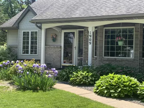 1909 Wallinford Cir, Sun Prairie, WI 53590