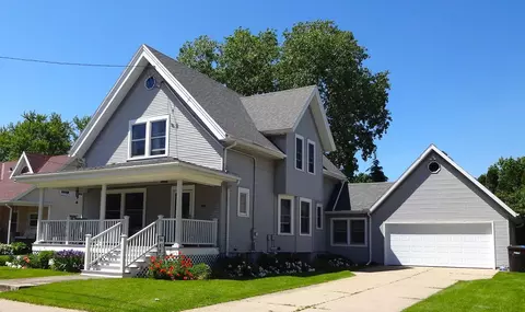 110 W Main St, Dane, WI 53529