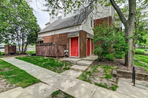 549 Donofrio Dr #6, Madison, WI 53719