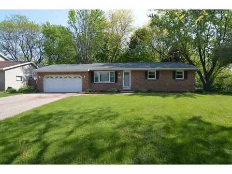 1468 Jenifer Ct, Sun Prairie, WI 53590