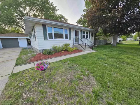 814 Hamilton St, Portage, WI 53901