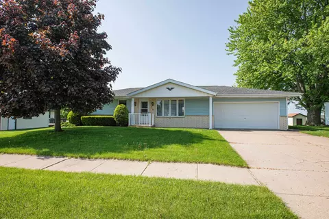515 Apple St, Dickeyville, WI 53808