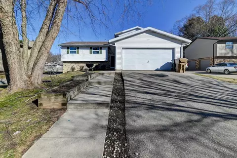 69266930 Chester Dr, Madison, WI 53719