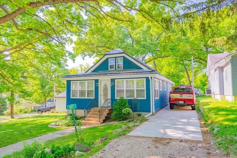 107 Highwood Dr, Edgerton, WI 53534