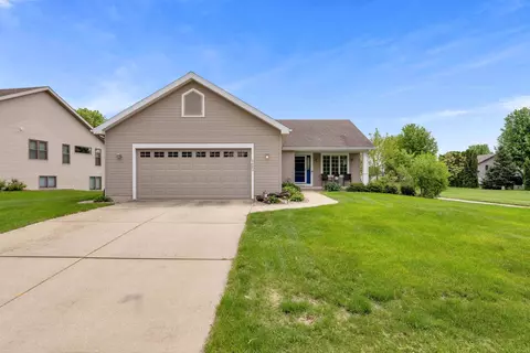 5483 Quarry Hill Dr, Fitchburg, WI 53711