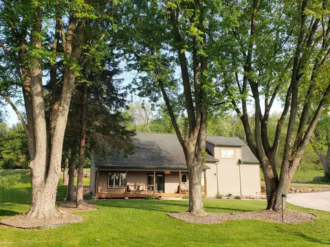 3172 Vilas Rd, Cottage Grove, WI 53527