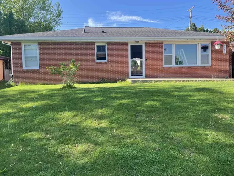227 St Ann Ave, Dickeyville, WI 53808