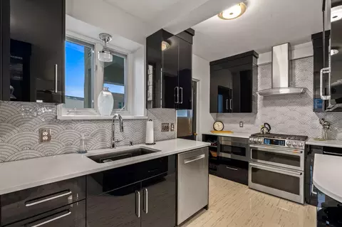 1830 E Kane Pl #8, Milwaukee, WI 53202